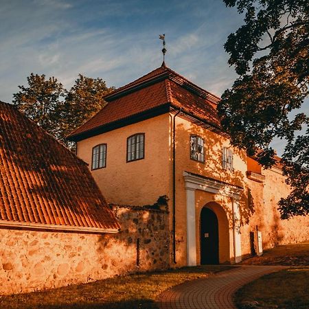 Hotel Slokenbekas Muiza Milzkalne Exterior foto